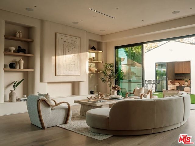 11746 Blix Street, Valley Village, CA 91607