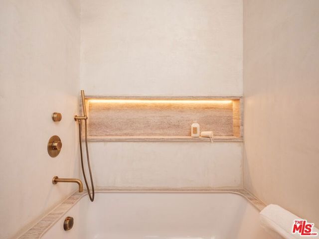 11746 Blix Street, Valley Village, CA 91607