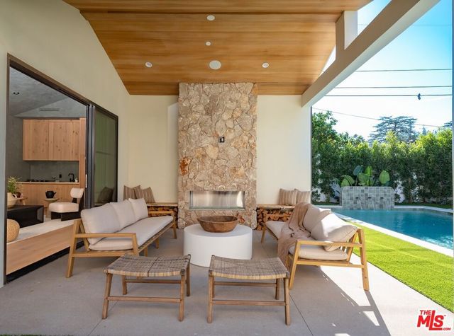 11746 Blix Street, Valley Village, CA 91607