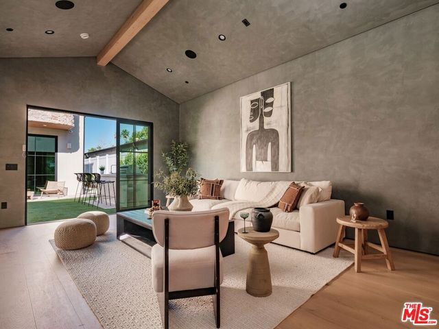 11746 Blix Street, Valley Village, CA 91607