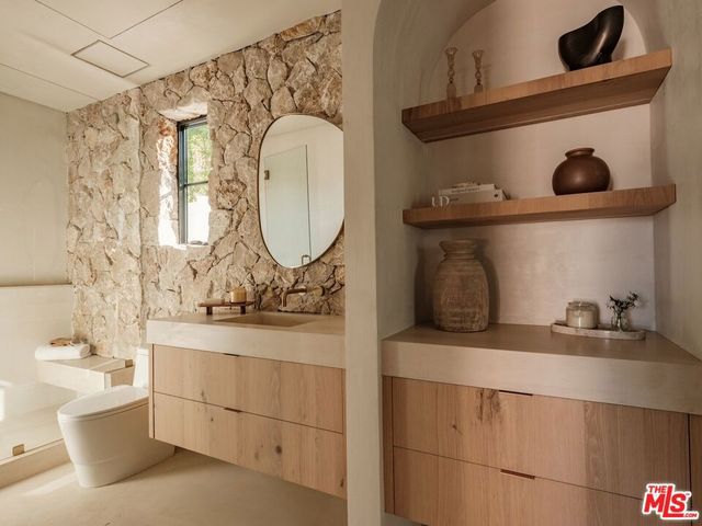 11746 Blix Street, Valley Village, CA 91607