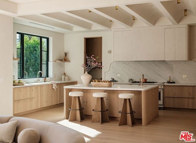 11746 Blix Street, Valley Village, CA 91607