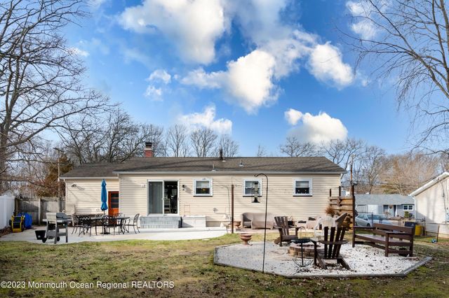 4 Pennsylvania Avenue, Jackson, NJ 08527