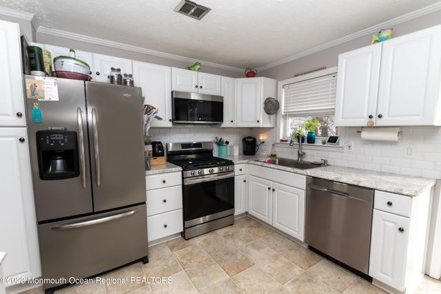 4 Pennsylvania Avenue, Jackson, NJ 08527