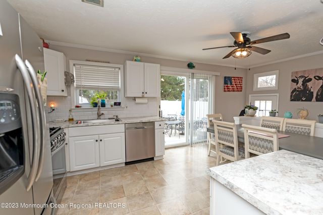 4 Pennsylvania Avenue, Jackson, NJ 08527