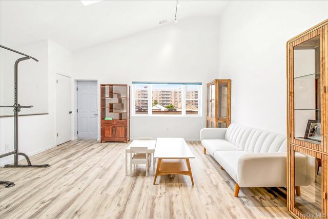 537 E Broadway 201, Long Beach, NY 11561
