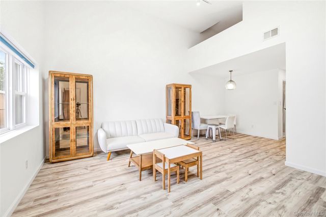 537 E Broadway 201, Long Beach, NY 11561