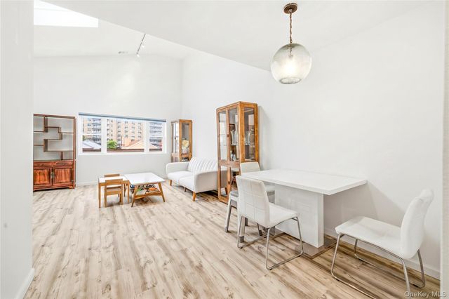 537 E Broadway 201, Long Beach, NY 11561