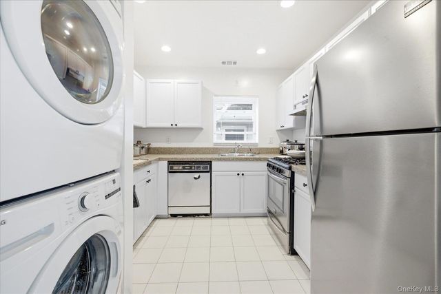 537 E Broadway 201, Long Beach, NY 11561