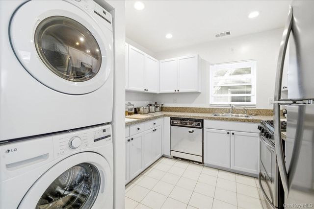 537 E Broadway 201, Long Beach, NY 11561