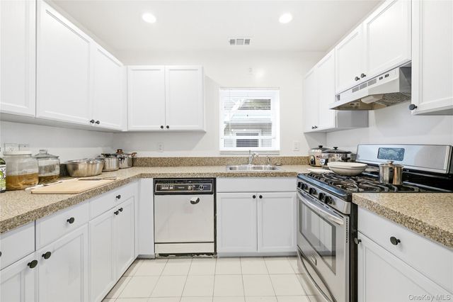 537 E Broadway 201, Long Beach, NY 11561
