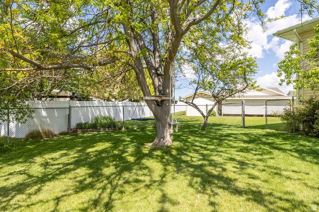1953 W 2100 S, Syracuse, UT 84075