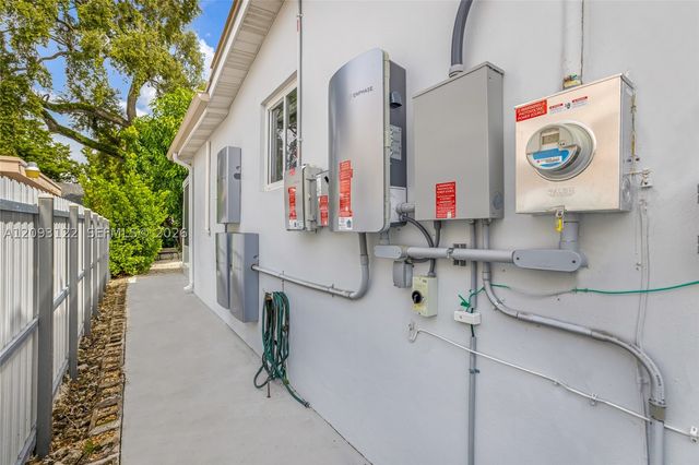 5831 SW 4th St, Miami, FL 33144
