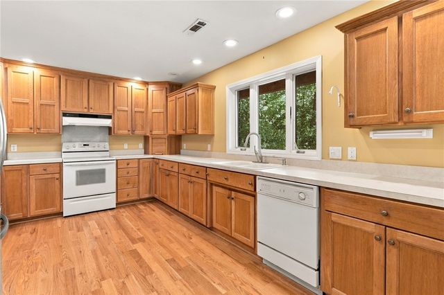 9118 Summer Shade Road, Rogers, AR 72756