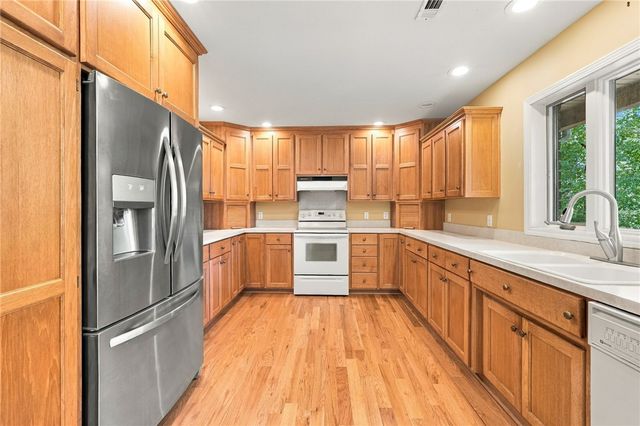 9118 Summer Shade Road, Rogers, AR 72756