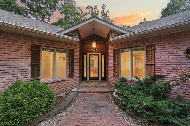 9118 Summer Shade Road, Rogers, AR 72756