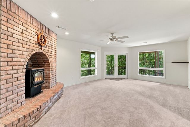 9118 Summer Shade Road, Rogers, AR 72756