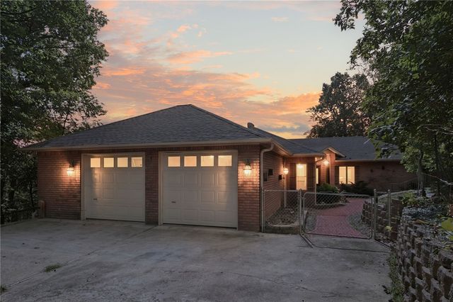 9118 Summer Shade Road, Rogers, AR 72756