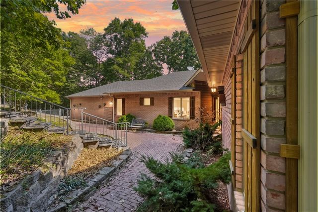 9118 Summer Shade Road, Rogers, AR 72756