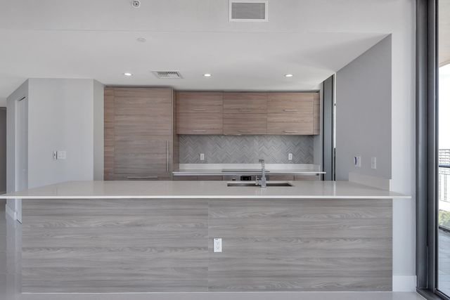 1300 S Miami Avenue 2401, Miami, FL 33130