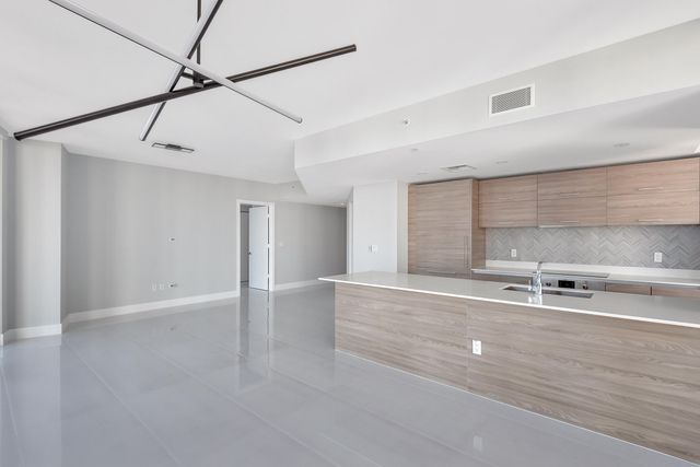 1300 S Miami Avenue 2401, Miami, FL 33130