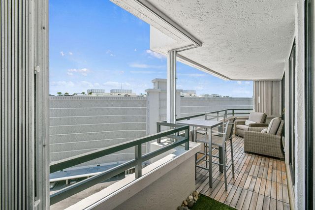 3560 S Ocean Boulevard 907, South Palm Beach, FL 33480