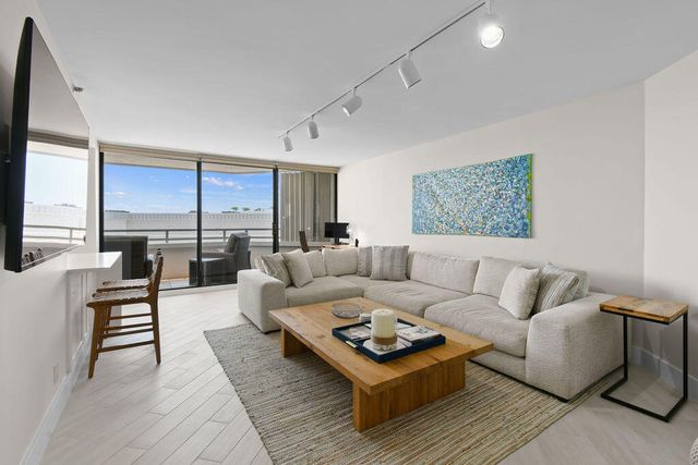 3560 S Ocean Boulevard 907, South Palm Beach, FL 33480