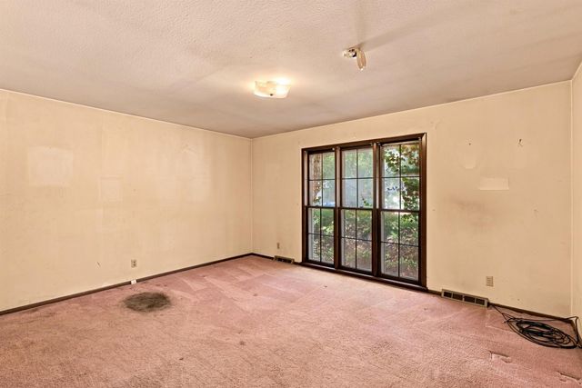 1343 N Caddy Ln, Wichita, KS 67212