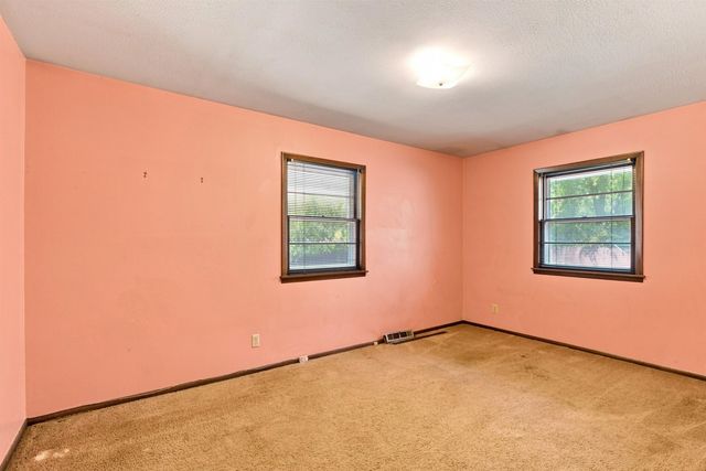 1343 N Caddy Ln, Wichita, KS 67212