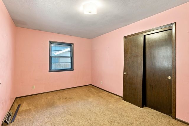 1343 N Caddy Ln, Wichita, KS 67212