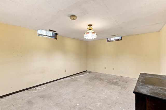 1343 N Caddy Ln, Wichita, KS 67212