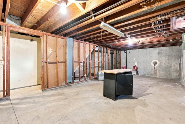1343 N Caddy Ln, Wichita, KS 67212
