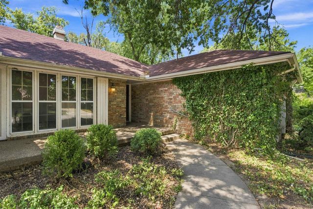 1343 N Caddy Ln, Wichita, KS 67212