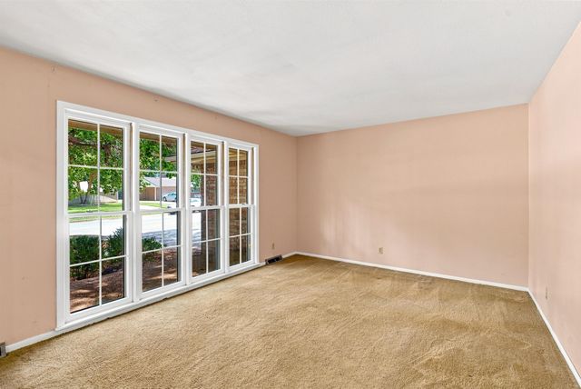 1343 N Caddy Ln, Wichita, KS 67212