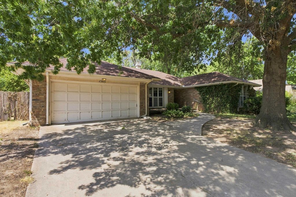 1343 N Caddy Ln, Wichita, KS 67212
