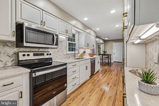 1360 SNOW MEADOW LN, Mclean, VA 22102