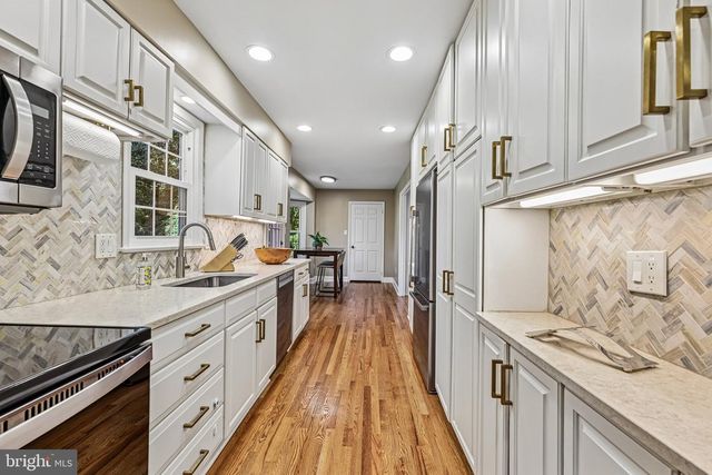 1360 SNOW MEADOW LN, Mclean, VA 22102
