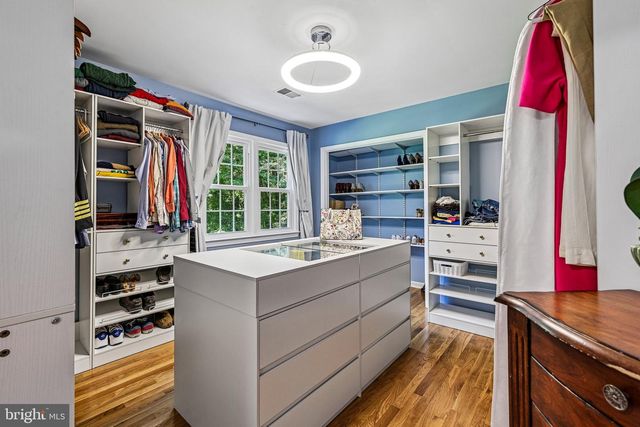 1360 SNOW MEADOW LN, Mclean, VA 22102