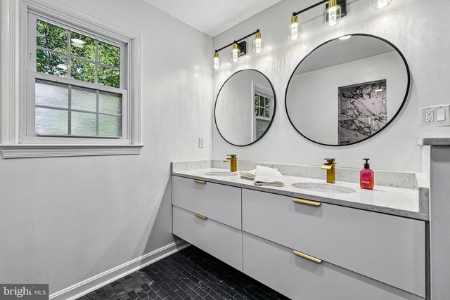 1360 SNOW MEADOW LN, Mclean, VA 22102