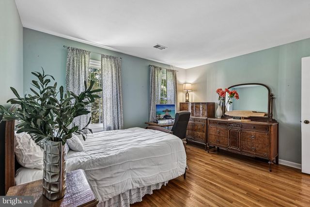 1360 SNOW MEADOW LN, Mclean, VA 22102