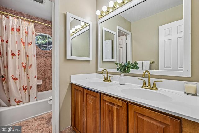 1360 SNOW MEADOW LN, Mclean, VA 22102