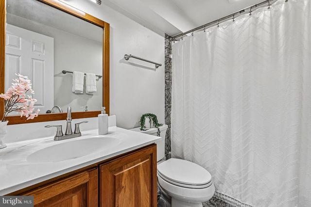 1360 SNOW MEADOW LN, Mclean, VA 22102