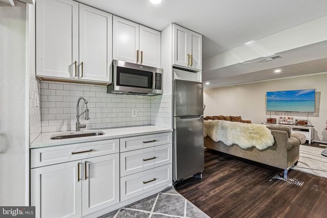 1360 SNOW MEADOW LN, Mclean, VA 22102