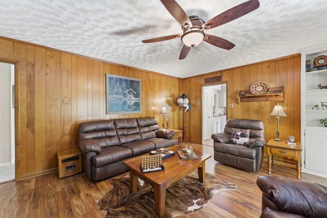 899 Carters Creek Pike, Columbia, TN 38401