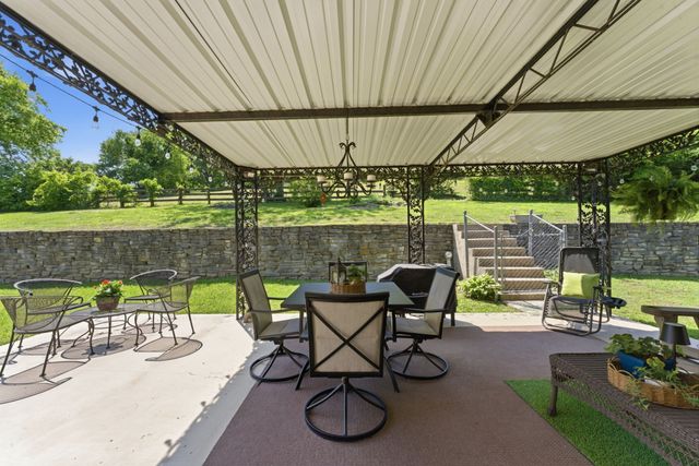 899 Carters Creek Pike, Columbia, TN 38401