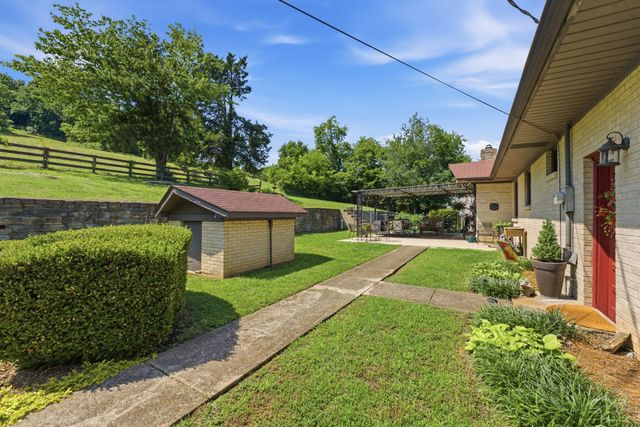 899 Carters Creek Pike, Columbia, TN 38401