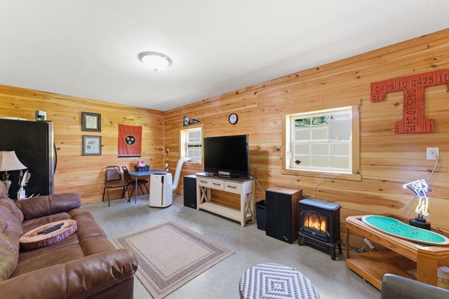 899 Carters Creek Pike, Columbia, TN 38401