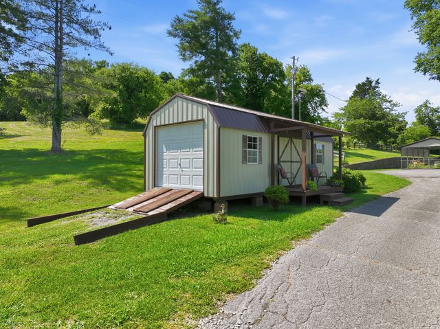 899 Carters Creek Pike, Columbia, TN 38401