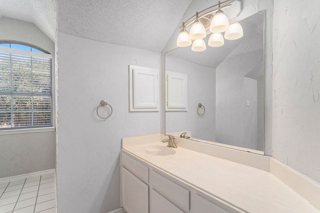6119 Fox Hunt Drive, Arlington, TX 76001