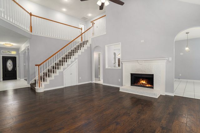 6119 Fox Hunt Drive, Arlington, TX 76001